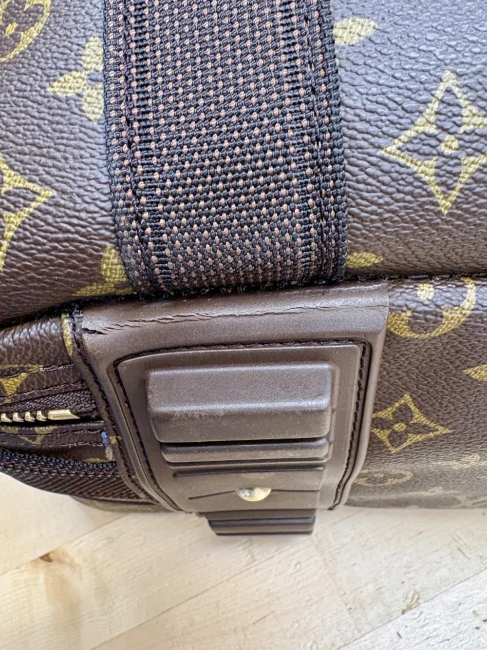Vintage Authentic Louis Vuitton Monogram Satellite 53 Suitcase Travel Bag